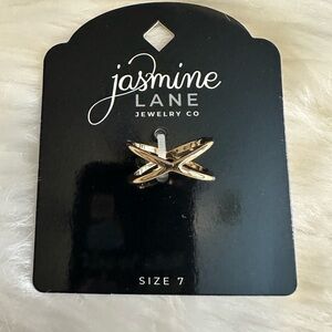 🩷5/$10 Jasmine Lane Gold Crossover Ring